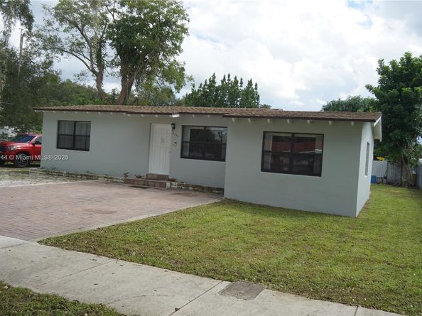 2850 NW 170th St, Miami Gardens FL 33056