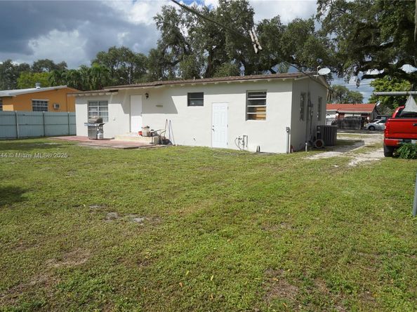 2850 NW 170th St, Miami Gardens FL 33056