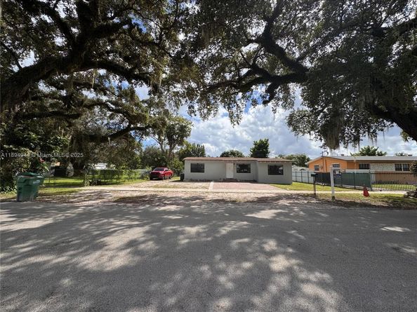 2850 NW 170th St, Miami Gardens FL 33056