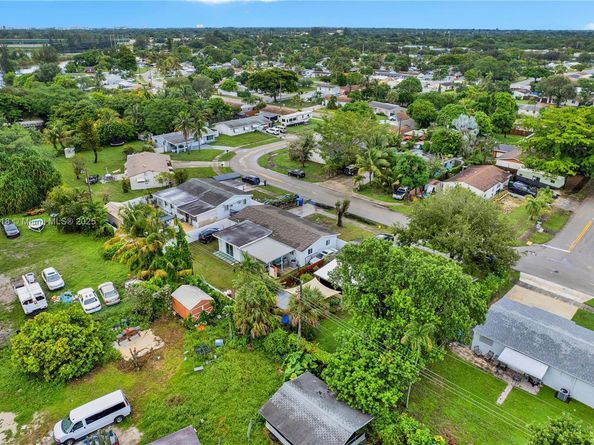 4390 SW 24th St, Fort Lauderdale FL 33317