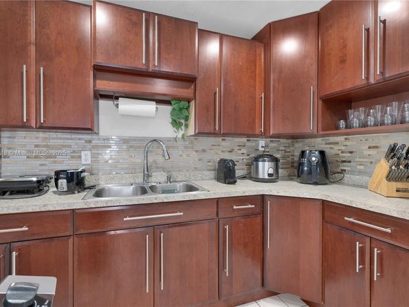 4390 SW 24th St, Fort Lauderdale FL 33317