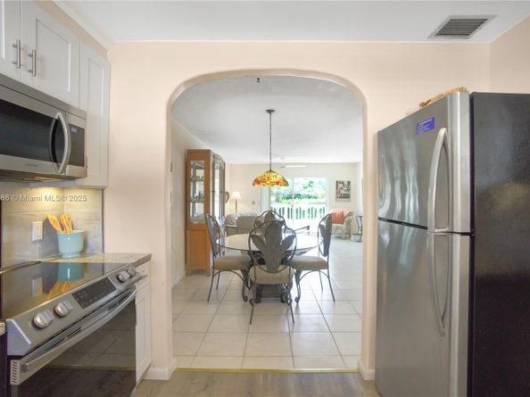 421 S Lakeside Dr 10, Other City - In The State Of Florida FL 33460