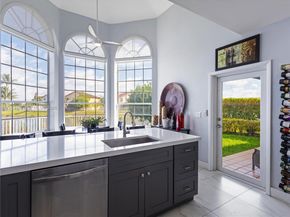 10465 NW 46th St, Doral FL 33178