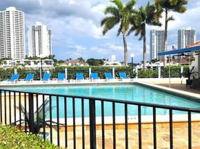 3545 Magellan Cir 3525, Aventura FL 33180