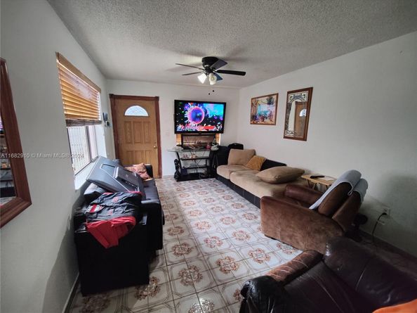 945 NW 19th Ave, Miami FL 33125