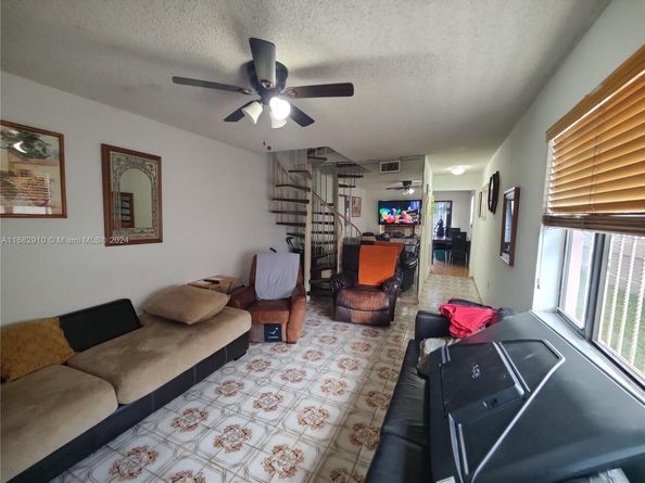 945 NW 19th Ave, Miami FL 33125