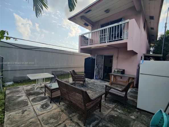 945 NW 19th Ave, Miami FL 33125