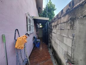 945 NW 19th Ave, Miami FL 33125