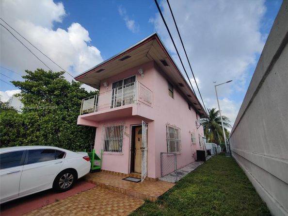 945 NW 19th Ave, Miami FL 33125