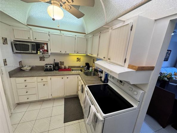 16900 NE 14th Ave 214, Miami FL 33162