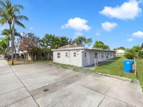 4017 SW 24th St, West Park FL 33023