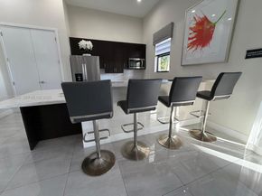 909 NE 211th St, Miami FL 33179