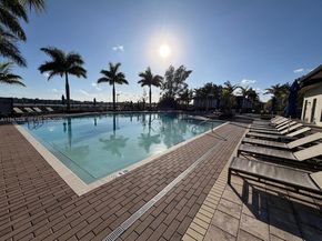 909 NE 211th St, Miami FL 33179