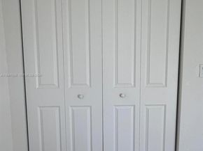 909 NE 211th St, Miami FL 33179