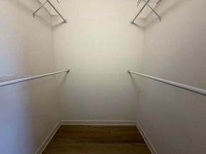 909 NE 211th St, Miami FL 33179