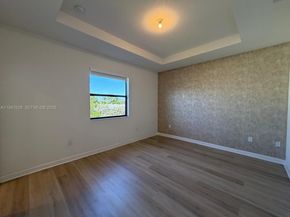 909 NE 211th St, Miami FL 33179