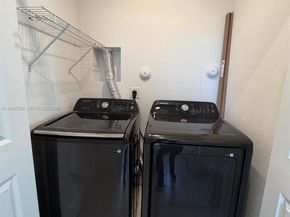 909 NE 211th St, Miami FL 33179