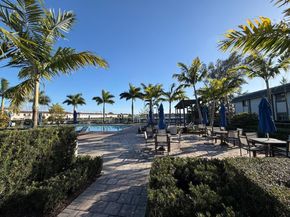 909 NE 211th St, Miami FL 33179