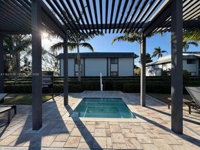 909 NE 211th St, Miami FL 33179