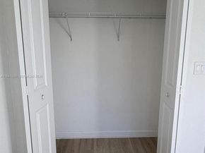 909 NE 211th St, Miami FL 33179