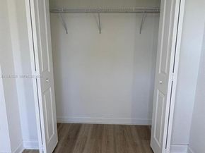 909 NE 211th St, Miami FL 33179