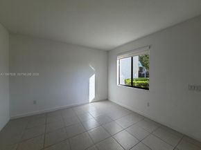 909 NE 211th St, Miami FL 33179