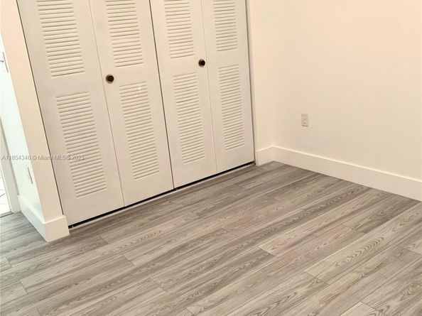 469 NE 207th Ln 207, Miami FL 33179