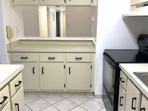 469 NE 207th Ln 207, Miami FL 33179