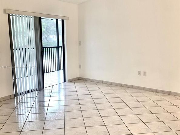 469 NE 207th Ln 207, Miami FL 33179