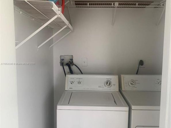 469 NE 207th Ln 207, Miami FL 33179