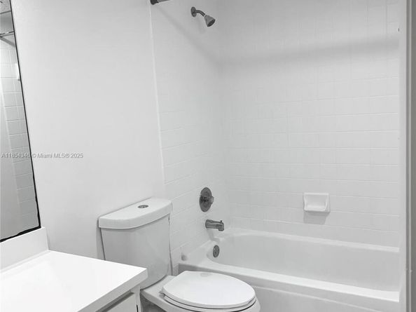 469 NE 207th Ln 207, Miami FL 33179