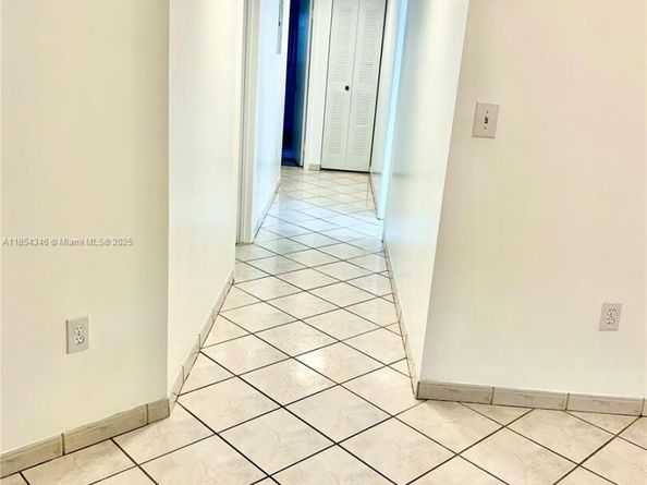 469 NE 207th Ln 207, Miami FL 33179