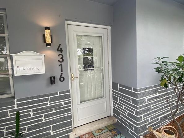 4316 Jackson St, Hollywood FL 33021
