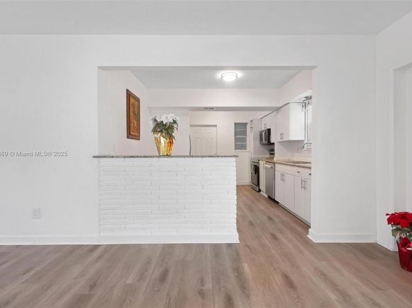 535 NE 158th St, Miami FL 33162
