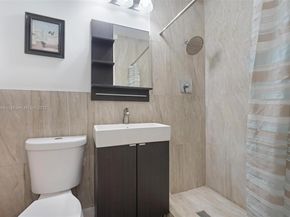 535 NE 158th St, Miami FL 33162