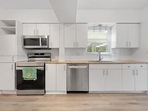 535 NE 158th St, Miami FL 33162