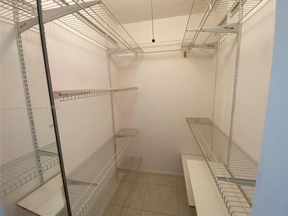 851 Three Islands Blvd 512, Hallandale Beach FL 33009