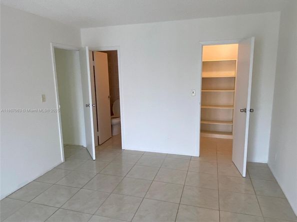 851 Three Islands Blvd 512, Hallandale Beach FL 33009