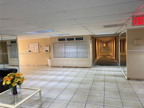 851 Three Islands Blvd 512, Hallandale Beach FL 33009