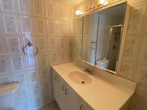 851 Three Islands Blvd 512, Hallandale Beach FL 33009