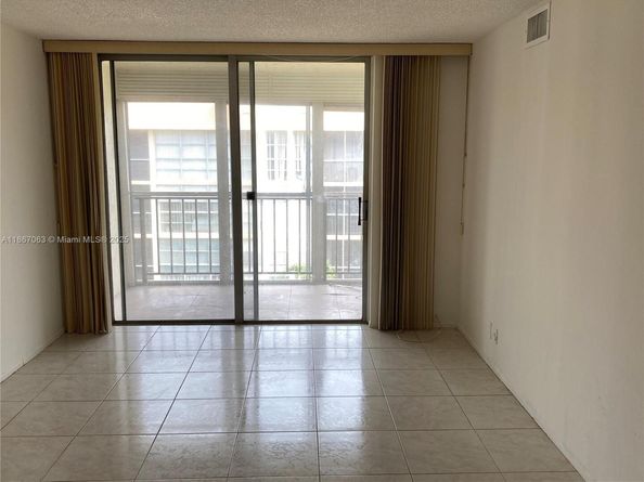 851 Three Islands Blvd 512, Hallandale Beach FL 33009