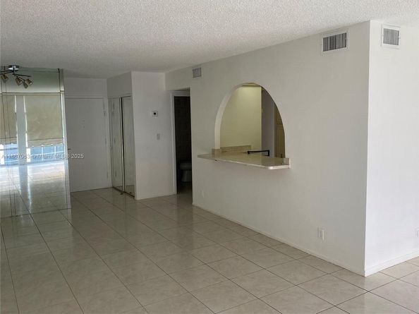851 Three Islands Blvd 512, Hallandale Beach FL 33009