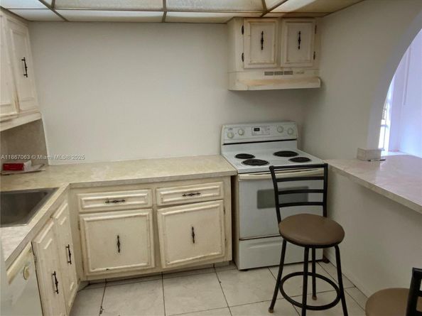 851 Three Islands Blvd 512, Hallandale Beach FL 33009
