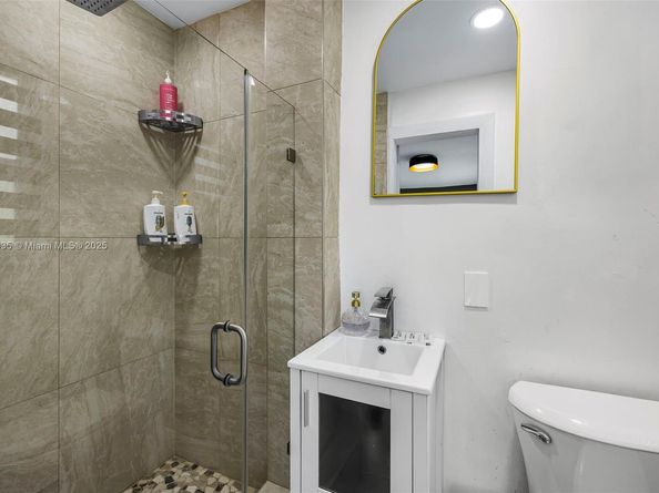 285 NW 45th St, Miami FL 33127