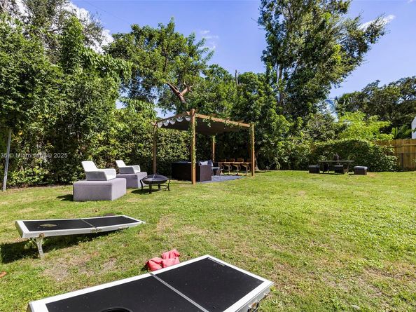 285 NW 45th St, Miami FL 33127