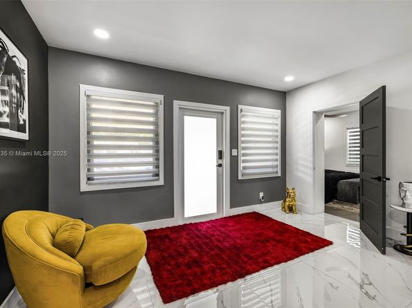 285 NW 45th St, Miami FL 33127