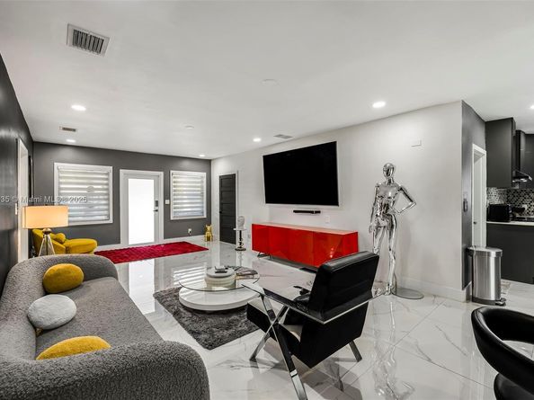 285 NW 45th St, Miami FL 33127