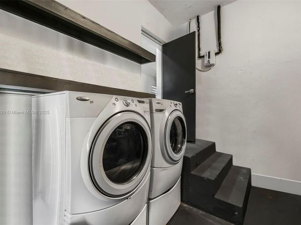 285 NW 45th St, Miami FL 33127