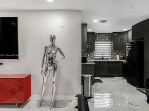 285 NW 45th St, Miami FL 33127