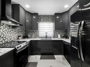 285 NW 45th St, Miami FL 33127